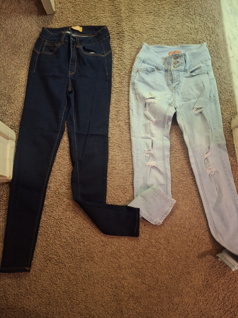 Cute High-Rise Skinny Jeans in Dark Blue and Light Blue - Women's Size 3